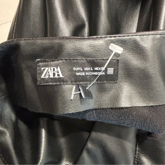 ZARA Sz L Vegan Leather Trouser Pants Pleated Front Straight Leg High Rise Black - Picture 7 of 8